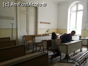 [P16] De pe vremea când aici a funcționat o școală » foto by crismis
 - 
<span class="allrVoted glyphicon glyphicon-heart hidden" id="av1048270"></span>
<a class="m-l-10 hidden" id="sv1048270" onclick="voting_Foto_DelVot(,1048270,24772)" role="button">șterge vot <span class="glyphicon glyphicon-remove"></span></a>
<a id="v91048270" class=" c-red"  onclick="voting_Foto_SetVot(1048270)" role="button"><span class="glyphicon glyphicon-heart-empty"></span> <b>LIKE</b> = Votează poza</a> <img class="hidden"  id="f1048270W9" src="/imagini/loader.gif" border="0" /><span class="AjErrMes hidden" id="e1048270ErM"></span>