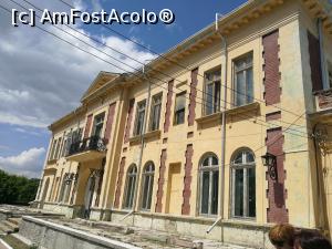 [P09] Palatul Chrissoveloni Ghidigeni, corpul vechi; ne îndreptăm spre intrare » foto by crismis
 - 
<span class="allrVoted glyphicon glyphicon-heart hidden" id="av1048263"></span>
<a class="m-l-10 hidden" id="sv1048263" onclick="voting_Foto_DelVot(,1048263,24772)" role="button">șterge vot <span class="glyphicon glyphicon-remove"></span></a>
<a id="v91048263" class=" c-red"  onclick="voting_Foto_SetVot(1048263)" role="button"><span class="glyphicon glyphicon-heart-empty"></span> <b>LIKE</b> = Votează poza</a> <img class="hidden"  id="f1048263W9" src="/imagini/loader.gif" border="0" /><span class="AjErrMes hidden" id="e1048263ErM"></span>