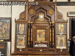 [P60] Cairo, Cartierul Copt, Biserica Suspendată, Racla cu moaște sub Icoana Sf. Gheorghe străpungând balaurul » foto by mprofeanu
 - 
<span class="allrVoted glyphicon glyphicon-heart hidden" id="av1532119"></span>
<a class="m-l-10 hidden" id="sv1532119" onclick="voting_Foto_DelVot(,1532119,24800)" role="button">șterge vot <span class="glyphicon glyphicon-remove"></span></a>
<a id="v91532119" class=" c-red"  onclick="voting_Foto_SetVot(1532119)" role="button"><span class="glyphicon glyphicon-heart-empty"></span> <b>LIKE</b> = Votează poza</a> <img class="hidden"  id="f1532119W9" src="/imagini/loader.gif" border="0" /><span class="AjErrMes hidden" id="e1532119ErM"></span>