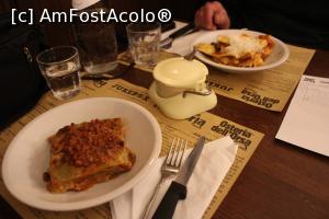 [P28] Bologna, Osteria dell’Orsa, Primul fel, Lasagne alla Bolognese și Ravioli Bologna însoțite de parmezan » foto by mprofeanu
 - 
<span class="allrVoted glyphicon glyphicon-heart hidden" id="av1346584"></span>
<a class="m-l-10 hidden" id="sv1346584" onclick="voting_Foto_DelVot(,1346584,24890)" role="button">șterge vot <span class="glyphicon glyphicon-remove"></span></a>
<a id="v91346584" class=" c-red"  onclick="voting_Foto_SetVot(1346584)" role="button"><span class="glyphicon glyphicon-heart-empty"></span> <b>LIKE</b> = Votează poza</a> <img class="hidden"  id="f1346584W9" src="/imagini/loader.gif" border="0" /><span class="AjErrMes hidden" id="e1346584ErM"></span>