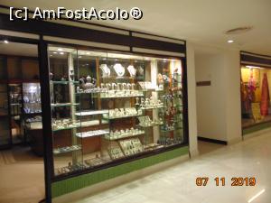 [P07] galeria comerciala din hotel » foto by Yolanda
 - 
<span class="allrVoted glyphicon glyphicon-heart hidden" id="av1137447"></span>
<a class="m-l-10 hidden" id="sv1137447" onclick="voting_Foto_DelVot(,1137447,24895)" role="button">șterge vot <span class="glyphicon glyphicon-remove"></span></a>
<a id="v91137447" class=" c-red"  onclick="voting_Foto_SetVot(1137447)" role="button"><span class="glyphicon glyphicon-heart-empty"></span> <b>LIKE</b> = Votează poza</a> <img class="hidden"  id="f1137447W9" src="/imagini/loader.gif" border="0" /><span class="AjErrMes hidden" id="e1137447ErM"></span>