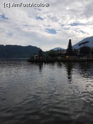 [P23] Pura Ulun Danu Beratan » foto by r-Uca
 - 
<span class="allrVoted glyphicon glyphicon-heart hidden" id="av1058089"></span>
<a class="m-l-10 hidden" id="sv1058089" onclick="voting_Foto_DelVot(,1058089,24939)" role="button">șterge vot <span class="glyphicon glyphicon-remove"></span></a>
<a id="v91058089" class=" c-red"  onclick="voting_Foto_SetVot(1058089)" role="button"><span class="glyphicon glyphicon-heart-empty"></span> <b>LIKE</b> = Votează poza</a> <img class="hidden"  id="f1058089W9" src="/imagini/loader.gif" border="0" /><span class="AjErrMes hidden" id="e1058089ErM"></span>