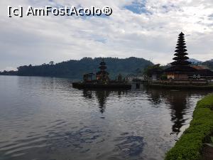 [P25] Pura Ulun Danu Beratan » foto by r-Uca
 - 
<span class="allrVoted glyphicon glyphicon-heart hidden" id="av1058091"></span>
<a class="m-l-10 hidden" id="sv1058091" onclick="voting_Foto_DelVot(,1058091,24939)" role="button">șterge vot <span class="glyphicon glyphicon-remove"></span></a>
<a id="v91058091" class=" c-red"  onclick="voting_Foto_SetVot(1058091)" role="button"><span class="glyphicon glyphicon-heart-empty"></span> <b>LIKE</b> = Votează poza</a> <img class="hidden"  id="f1058091W9" src="/imagini/loader.gif" border="0" /><span class="AjErrMes hidden" id="e1058091ErM"></span>