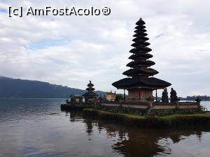 [P29] Pura Ulun Danu Beratan » foto by r-Uca
 - 
<span class="allrVoted glyphicon glyphicon-heart hidden" id="av1058095"></span>
<a class="m-l-10 hidden" id="sv1058095" onclick="voting_Foto_DelVot(,1058095,24939)" role="button">șterge vot <span class="glyphicon glyphicon-remove"></span></a>
<a id="v91058095" class=" c-red"  onclick="voting_Foto_SetVot(1058095)" role="button"><span class="glyphicon glyphicon-heart-empty"></span> <b>LIKE</b> = Votează poza</a> <img class="hidden"  id="f1058095W9" src="/imagini/loader.gif" border="0" /><span class="AjErrMes hidden" id="e1058095ErM"></span>