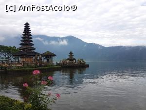 [P30] Pura Ulun Danu Beratan » foto by r-Uca
 - 
<span class="allrVoted glyphicon glyphicon-heart hidden" id="av1058096"></span>
<a class="m-l-10 hidden" id="sv1058096" onclick="voting_Foto_DelVot(,1058096,24939)" role="button">șterge vot <span class="glyphicon glyphicon-remove"></span></a>
<a id="v91058096" class=" c-red"  onclick="voting_Foto_SetVot(1058096)" role="button"><span class="glyphicon glyphicon-heart-empty"></span> <b>LIKE</b> = Votează poza</a> <img class="hidden"  id="f1058096W9" src="/imagini/loader.gif" border="0" /><span class="AjErrMes hidden" id="e1058096ErM"></span>