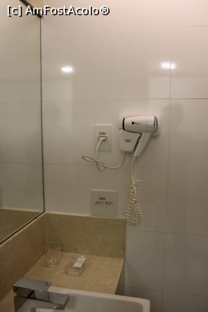 [P26] Rio de Janeiro, Américas Copacabana Hotel, Uscător de păr din baie » foto by mprofeanu
 - 
<span class="allrVoted glyphicon glyphicon-heart hidden" id="av1058147"></span>
<a class="m-l-10 hidden" id="sv1058147" onclick="voting_Foto_DelVot(,1058147,24953)" role="button">șterge vot <span class="glyphicon glyphicon-remove"></span></a>
<a id="v91058147" class=" c-red"  onclick="voting_Foto_SetVot(1058147)" role="button"><span class="glyphicon glyphicon-heart-empty"></span> <b>LIKE</b> = Votează poza</a> <img class="hidden"  id="f1058147W9" src="/imagini/loader.gif" border="0" /><span class="AjErrMes hidden" id="e1058147ErM"></span>