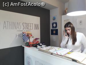 [P03] Recepția micuță și Chrisa care verifica niște informații pentru noi. În stânga ei au afișat nota anului N-1 și pe cea a anului curent. » foto by Aurici
 - 
<span class="allrVoted glyphicon glyphicon-heart hidden" id="av1063574"></span>
<a class="m-l-10 hidden" id="sv1063574" onclick="voting_Foto_DelVot(,1063574,25026)" role="button">șterge vot <span class="glyphicon glyphicon-remove"></span></a>
<a id="v91063574" class=" c-red"  onclick="voting_Foto_SetVot(1063574)" role="button"><span class="glyphicon glyphicon-heart-empty"></span> <b>LIKE</b> = Votează poza</a> <img class="hidden"  id="f1063574W9" src="/imagini/loader.gif" border="0" /><span class="AjErrMes hidden" id="e1063574ErM"></span>