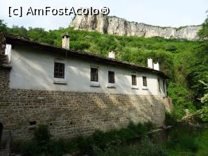 [P17] Clădirile mănăstirești construite în 1925 pe malul râului (în dreapta podului) - Mănăstirea Dryanovo.  » foto by tata123 🔱
 - 
<span class="allrVoted glyphicon glyphicon-heart hidden" id="av1071777"></span>
<a class="m-l-10 hidden" id="sv1071777" onclick="voting_Foto_DelVot(,1071777,25162)" role="button">șterge vot <span class="glyphicon glyphicon-remove"></span></a>
<a id="v91071777" class=" c-red"  onclick="voting_Foto_SetVot(1071777)" role="button"><span class="glyphicon glyphicon-heart-empty"></span> <b>LIKE</b> = Votează poza</a> <img class="hidden"  id="f1071777W9" src="/imagini/loader.gif" border="0" /><span class="AjErrMes hidden" id="e1071777ErM"></span>