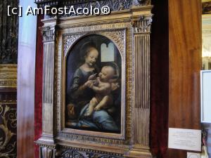 [P10] Leonardo da Vinci, ,,Benois Madonna”, o reprezinta pe Maria, care are chipul unei copile, care il tine in brate pe Iisus, atragandu-i atentia cu o floare cu patru petale, care sugereaza viitoarea Rastignire.  » foto by geani anto
 - 
<span class="allrVoted glyphicon glyphicon-heart hidden" id="av1137055"></span>
<a class="m-l-10 hidden" id="sv1137055" onclick="voting_Foto_DelVot(,1137055,25186)" role="button">șterge vot <span class="glyphicon glyphicon-remove"></span></a>
<a id="v91137055" class=" c-red"  onclick="voting_Foto_SetVot(1137055)" role="button"><span class="glyphicon glyphicon-heart-empty"></span> <b>LIKE</b> = Votează poza</a> <img class="hidden"  id="f1137055W9" src="/imagini/loader.gif" border="0" /><span class="AjErrMes hidden" id="e1137055ErM"></span>