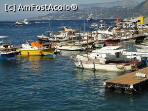 P18 [JUN-2019] Ambarcațiuni în portul din Capri. 