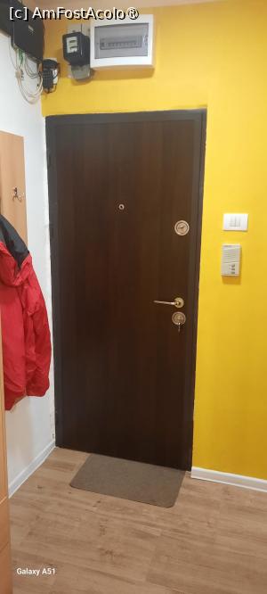[P04] Timișoara, Apartamentul „7 min from city center”, Bucătăria, Ușa de intrare în apartament » foto by mprofeanu
 - 
<span class="allrVoted glyphicon glyphicon-heart hidden" id="av1495420"></span>
<a class="m-l-10 hidden" id="sv1495420" onclick="voting_Foto_DelVot(,1495420,25464)" role="button">șterge vot <span class="glyphicon glyphicon-remove"></span></a>
<a id="v91495420" class=" c-red"  onclick="voting_Foto_SetVot(1495420)" role="button"><span class="glyphicon glyphicon-heart-empty"></span> <b>LIKE</b> = Votează poza</a> <img class="hidden"  id="f1495420W9" src="/imagini/loader.gif" border="0" /><span class="AjErrMes hidden" id="e1495420ErM"></span>