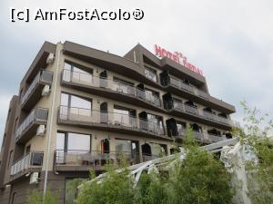 [P01] Hotel Dedal - Năvodari, fațada principală.  » foto by tata123 🔱
 - 
<span class="allrVoted glyphicon glyphicon-heart hidden" id="av1097848"></span>
<a class="m-l-10 hidden" id="sv1097848" onclick="voting_Foto_DelVot(,1097848,25561)" role="button">șterge vot <span class="glyphicon glyphicon-remove"></span></a>
<a id="v91097848" class=" c-red"  onclick="voting_Foto_SetVot(1097848)" role="button"><span class="glyphicon glyphicon-heart-empty"></span> <b>LIKE</b> = Votează poza</a> <img class="hidden"  id="f1097848W9" src="/imagini/loader.gif" border="0" /><span class="AjErrMes hidden" id="e1097848ErM"></span>