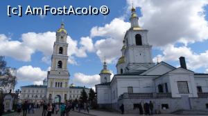 [P07] Diveevo. Mănăstirea Sfântul Serafim de Sarov: impozanta clopotniță și Biserica Kazanskaia. În prim planul bisericii se vede intrarea în Biserica Nașterea Maicii Domnului » foto by mariana.olaru
 - 
<span class="allrVoted glyphicon glyphicon-heart hidden" id="av1103156"></span>
<a class="m-l-10 hidden" id="sv1103156" onclick="voting_Foto_DelVot(,1103156,25634)" role="button">șterge vot <span class="glyphicon glyphicon-remove"></span></a>
<a id="v91103156" class=" c-red"  onclick="voting_Foto_SetVot(1103156)" role="button"><span class="glyphicon glyphicon-heart-empty"></span> <b>LIKE</b> = Votează poza</a> <img class="hidden"  id="f1103156W9" src="/imagini/loader.gif" border="0" /><span class="AjErrMes hidden" id="e1103156ErM"></span>