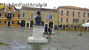 [P24] Burano - Piazza Gallupi în centru căreia se află statuia lui Baldassare Galuppi » foto by gettyy
 - 
<span class="allrVoted glyphicon glyphicon-heart hidden" id="av1149938"></span>
<a class="m-l-10 hidden" id="sv1149938" onclick="voting_Foto_DelVot(,1149938,25716)" role="button">șterge vot <span class="glyphicon glyphicon-remove"></span></a>
<a id="v91149938" class=" c-red"  onclick="voting_Foto_SetVot(1149938)" role="button"><span class="glyphicon glyphicon-heart-empty"></span> <b>LIKE</b> = Votează poza</a> <img class="hidden"  id="f1149938W9" src="/imagini/loader.gif" border="0" /><span class="AjErrMes hidden" id="e1149938ErM"></span>