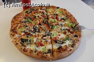 [P47] Armenia,  Yerevan, Dalma Garden Mall, Pizzeria Tashir, Pizza Diablo Americano cu șuncă, ciuperci, brânză și sos, mi-a plăcut blatul puțin sfărâmicios » foto by mprofeanu
 - 
<span class="allrVoted glyphicon glyphicon-heart hidden" id="av1112667"></span>
<a class="m-l-10 hidden" id="sv1112667" onclick="voting_Foto_DelVot(,1112667,25756)" role="button">șterge vot <span class="glyphicon glyphicon-remove"></span></a>
<a id="v91112667" class=" c-red"  onclick="voting_Foto_SetVot(1112667)" role="button"><span class="glyphicon glyphicon-heart-empty"></span> <b>LIKE</b> = Votează poza</a> <img class="hidden"  id="f1112667W9" src="/imagini/loader.gif" border="0" /><span class="AjErrMes hidden" id="e1112667ErM"></span>