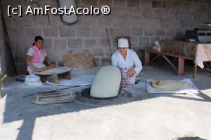 [P30] Armenia, Lavasherie, Introducerea Lavash în tandoor, cuptorul special... acest cuptor îmi aduce aminte de vasele lor mari de lut îngropate în pământ în care fermentează vinul...  » foto by mprofeanu
 - 
<span class="allrVoted glyphicon glyphicon-heart hidden" id="av1119175"></span>
<a class="m-l-10 hidden" id="sv1119175" onclick="voting_Foto_DelVot(,1119175,25838)" role="button">șterge vot <span class="glyphicon glyphicon-remove"></span></a>
<a id="v91119175" class=" c-red"  onclick="voting_Foto_SetVot(1119175)" role="button"><span class="glyphicon glyphicon-heart-empty"></span> <b>LIKE</b> = Votează poza</a> <img class="hidden"  id="f1119175W9" src="/imagini/loader.gif" border="0" /><span class="AjErrMes hidden" id="e1119175ErM"></span>