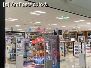 [P20] Cu avionul spre Creta - un duty free de pe aeroport. Preţuri mari, cu taxe, pentru cei care zboară spre destinaţii din UE » foto by nicole33
 - 
<span class="allrVoted glyphicon glyphicon-heart hidden" id="av1361199"></span>
<a class="m-l-10 hidden" id="sv1361199" onclick="voting_Foto_DelVot(,1361199,25921)" role="button">șterge vot <span class="glyphicon glyphicon-remove"></span></a>
<a id="v91361199" class=" c-red"  onclick="voting_Foto_SetVot(1361199)" role="button"><span class="glyphicon glyphicon-heart-empty"></span> <b>LIKE</b> = Votează poza</a> <img class="hidden"  id="f1361199W9" src="/imagini/loader.gif" border="0" /><span class="AjErrMes hidden" id="e1361199ErM"></span>