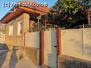 [P04] Ah, cu poza asta trebuia să încep! :) Casa cu gard metalic vopsit în alb » foto by crismis
 - 
<span class="allrVoted glyphicon glyphicon-heart hidden" id="av1136983"></span>
<a class="m-l-10 hidden" id="sv1136983" onclick="voting_Foto_DelVot(,1136983,26035)" role="button">șterge vot <span class="glyphicon glyphicon-remove"></span></a>
<a id="v91136983" class=" c-red"  onclick="voting_Foto_SetVot(1136983)" role="button"><span class="glyphicon glyphicon-heart-empty"></span> <b>LIKE</b> = Votează poza</a> <img class="hidden"  id="f1136983W9" src="/imagini/loader.gif" border="0" /><span class="AjErrMes hidden" id="e1136983ErM"></span>
