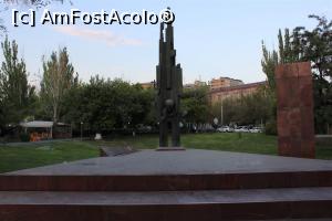 [P87] Yerevan, Parcul Circular, Monument Yeghishe Charents a fost un poet și scriitor armean » foto by mprofeanu
 - 
<span class="allrVoted glyphicon glyphicon-heart hidden" id="av1140073"></span>
<a class="m-l-10 hidden" id="sv1140073" onclick="voting_Foto_DelVot(,1140073,26066)" role="button">șterge vot <span class="glyphicon glyphicon-remove"></span></a>
<a id="v91140073" class=" c-red"  onclick="voting_Foto_SetVot(1140073)" role="button"><span class="glyphicon glyphicon-heart-empty"></span> <b>LIKE</b> = Votează poza</a> <img class="hidden"  id="f1140073W9" src="/imagini/loader.gif" border="0" /><span class="AjErrMes hidden" id="e1140073ErM"></span>