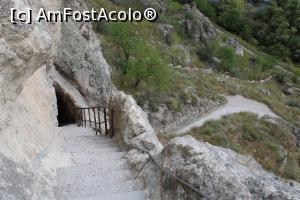 [P65] Vardzia, Ne apropiem de poteca ce înconjoară orașul la baza lui, frumos amenajată » foto by mprofeanu
 - 
<span class="allrVoted glyphicon glyphicon-heart hidden" id="av1142507"></span>
<a class="m-l-10 hidden" id="sv1142507" onclick="voting_Foto_DelVot(,1142507,26115)" role="button">șterge vot <span class="glyphicon glyphicon-remove"></span></a>
<a id="v91142507" class=" c-red"  onclick="voting_Foto_SetVot(1142507)" role="button"><span class="glyphicon glyphicon-heart-empty"></span> <b>LIKE</b> = Votează poza</a> <img class="hidden"  id="f1142507W9" src="/imagini/loader.gif" border="0" /><span class="AjErrMes hidden" id="e1142507ErM"></span>