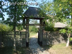 [P21] În apropierea celei de-a doua intrări a muzeului se află o altă bisericuță. Să o vizităm și pe aceasta!  » foto by Floryn81
 - 
<span class="allrVoted glyphicon glyphicon-heart hidden" id="av715853"></span>
<a class="m-l-10 hidden" id="sv715853" onclick="voting_Foto_DelVot(,715853,26230)" role="button">șterge vot <span class="glyphicon glyphicon-remove"></span></a>
<a id="v9715853" class=" c-red"  onclick="voting_Foto_SetVot(715853)" role="button"><span class="glyphicon glyphicon-heart-empty"></span> <b>LIKE</b> = Votează poza</a> <img class="hidden"  id="f715853W9" src="/imagini/loader.gif" border="0" /><span class="AjErrMes hidden" id="e715853ErM"></span>