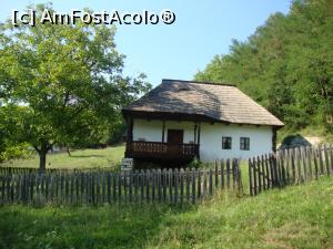 [P34] În curtea acestei căsuțe ne-am odihnit pe iarbă pentru câteva minute.  » foto by Floryn81
 - 
<span class="allrVoted glyphicon glyphicon-heart hidden" id="av715869"></span>
<a class="m-l-10 hidden" id="sv715869" onclick="voting_Foto_DelVot(,715869,26230)" role="button">șterge vot <span class="glyphicon glyphicon-remove"></span></a>
<a id="v9715869" class=" c-red"  onclick="voting_Foto_SetVot(715869)" role="button"><span class="glyphicon glyphicon-heart-empty"></span> <b>LIKE</b> = Votează poza</a> <img class="hidden"  id="f715869W9" src="/imagini/loader.gif" border="0" /><span class="AjErrMes hidden" id="e715869ErM"></span>