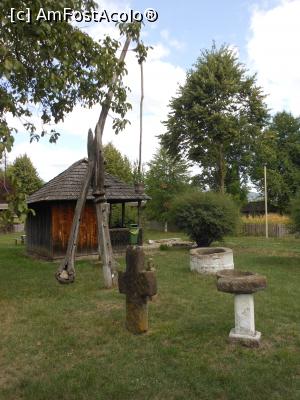 [P22] Muzeul Satului Vâlcean - Fântână. » foto by iulianic
 - 
<span class="allrVoted glyphicon glyphicon-heart hidden" id="av1253625"></span>
<a class="m-l-10 hidden" id="sv1253625" onclick="voting_Foto_DelVot(,1253625,26230)" role="button">șterge vot <span class="glyphicon glyphicon-remove"></span></a>
<a id="v91253625" class=" c-red"  onclick="voting_Foto_SetVot(1253625)" role="button"><span class="glyphicon glyphicon-heart-empty"></span> <b>LIKE</b> = Votează poza</a> <img class="hidden"  id="f1253625W9" src="/imagini/loader.gif" border="0" /><span class="AjErrMes hidden" id="e1253625ErM"></span>