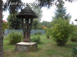 [P28] Muzeul Satului Vâlcean - Troiță în curtea Școlii Primare. » foto by iulianic
 - 
<span class="allrVoted glyphicon glyphicon-heart hidden" id="av1253631"></span>
<a class="m-l-10 hidden" id="sv1253631" onclick="voting_Foto_DelVot(,1253631,26230)" role="button">șterge vot <span class="glyphicon glyphicon-remove"></span></a>
<a id="v91253631" class=" c-red"  onclick="voting_Foto_SetVot(1253631)" role="button"><span class="glyphicon glyphicon-heart-empty"></span> <b>LIKE</b> = Votează poza</a> <img class="hidden"  id="f1253631W9" src="/imagini/loader.gif" border="0" /><span class="AjErrMes hidden" id="e1253631ErM"></span>