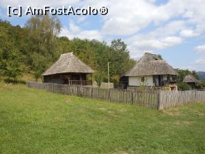 [P06] Muzeul Satului Vâlcean - Gospodării țărănești în apropiere de Cula Bujorenilor. » foto by iulianic
 - 
<span class="allrVoted glyphicon glyphicon-heart hidden" id="av1253609"></span>
<a class="m-l-10 hidden" id="sv1253609" onclick="voting_Foto_DelVot(,1253609,26230)" role="button">șterge vot <span class="glyphicon glyphicon-remove"></span></a>
<a id="v91253609" class=" c-red"  onclick="voting_Foto_SetVot(1253609)" role="button"><span class="glyphicon glyphicon-heart-empty"></span> <b>LIKE</b> = Votează poza</a> <img class="hidden"  id="f1253609W9" src="/imagini/loader.gif" border="0" /><span class="AjErrMes hidden" id="e1253609ErM"></span>