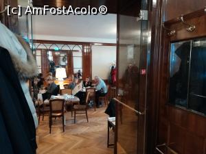 [P12] Cafe Tomaselli - interior, vedere spre celălalt salon de la parter » foto by Mika
 - 
<span class="allrVoted glyphicon glyphicon-heart hidden" id="av1158664"></span>
<a class="m-l-10 hidden" id="sv1158664" onclick="voting_Foto_DelVot(,1158664,26283)" role="button">șterge vot <span class="glyphicon glyphicon-remove"></span></a>
<a id="v91158664" class=" c-red"  onclick="voting_Foto_SetVot(1158664)" role="button"><span class="glyphicon glyphicon-heart-empty"></span> <b>LIKE</b> = Votează poza</a> <img class="hidden"  id="f1158664W9" src="/imagini/loader.gif" border="0" /><span class="AjErrMes hidden" id="e1158664ErM"></span>