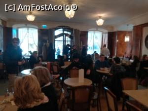 [P09] Cafe Tomaselli - interior » foto by Mika
 - 
<span class="allrVoted glyphicon glyphicon-heart hidden" id="av1158661"></span>
<a class="m-l-10 hidden" id="sv1158661" onclick="voting_Foto_DelVot(,1158661,26283)" role="button">șterge vot <span class="glyphicon glyphicon-remove"></span></a>
<a id="v91158661" class=" c-red"  onclick="voting_Foto_SetVot(1158661)" role="button"><span class="glyphicon glyphicon-heart-empty"></span> <b>LIKE</b> = Votează poza</a> <img class="hidden"  id="f1158661W9" src="/imagini/loader.gif" border="0" /><span class="AjErrMes hidden" id="e1158661ErM"></span>