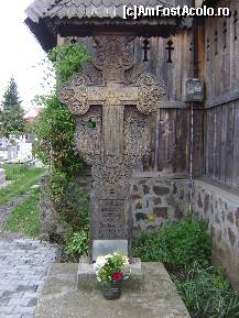 [P02] Biserica de lemn 'Sf. Arhanghel Mihail' Tg. Mures- langa biserica, la intrare » foto by biancuta
 - 
<span class="allrVoted glyphicon glyphicon-heart hidden" id="av77366"></span>
<a class="m-l-10 hidden" id="sv77366" onclick="voting_Foto_DelVot(,77366,26285)" role="button">șterge vot <span class="glyphicon glyphicon-remove"></span></a>
<a id="v977366" class=" c-red"  onclick="voting_Foto_SetVot(77366)" role="button"><span class="glyphicon glyphicon-heart-empty"></span> <b>LIKE</b> = Votează poza</a> <img class="hidden"  id="f77366W9" src="/imagini/loader.gif" border="0" /><span class="AjErrMes hidden" id="e77366ErM"></span>