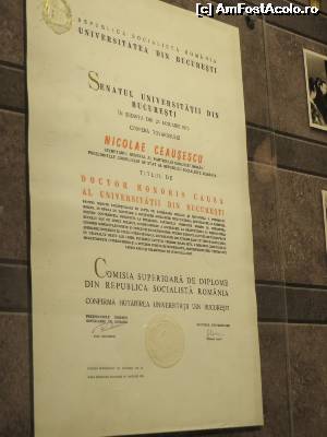 [P19] Diploma de Doctor Honoris Causa acordată lui Nicolae Ceaușescu în 1972 (diplomă retrasă în 1989).  » foto by tata123 🔱
 - 
<span class="allrVoted glyphicon glyphicon-heart hidden" id="av649071"></span>
<a class="m-l-10 hidden" id="sv649071" onclick="voting_Foto_DelVot(,649071,26298)" role="button">șterge vot <span class="glyphicon glyphicon-remove"></span></a>
<a id="v9649071" class=" c-red"  onclick="voting_Foto_SetVot(649071)" role="button"><span class="glyphicon glyphicon-heart-empty"></span> <b>LIKE</b> = Votează poza</a> <img class="hidden"  id="f649071W9" src="/imagini/loader.gif" border="0" /><span class="AjErrMes hidden" id="e649071ErM"></span>