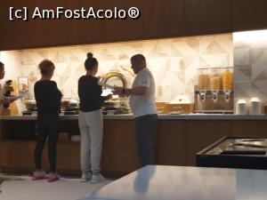 [P10] pe la restaurant » foto by robert
 - 
<span class="allrVoted glyphicon glyphicon-heart hidden" id="av1163570"></span>
<a class="m-l-10 hidden" id="sv1163570" onclick="voting_Foto_DelVot(,1163570,26316)" role="button">șterge vot <span class="glyphicon glyphicon-remove"></span></a>
<a id="v91163570" class=" c-red"  onclick="voting_Foto_SetVot(1163570)" role="button"><span class="glyphicon glyphicon-heart-empty"></span> <b>LIKE</b> = Votează poza</a> <img class="hidden"  id="f1163570W9" src="/imagini/loader.gif" border="0" /><span class="AjErrMes hidden" id="e1163570ErM"></span>