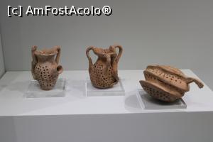 [P24] Heraklion, Muzeul de Arheologie, Cultul Șarpelui, Vase cu model de fagure sălbatic cu șerpi aplicați, Knossos, 1700-1600 î.Hr » foto by mprofeanu
 - 
<span class="allrVoted glyphicon glyphicon-heart hidden" id="av1285946"></span>
<a class="m-l-10 hidden" id="sv1285946" onclick="voting_Foto_DelVot(,1285946,26337)" role="button">șterge vot <span class="glyphicon glyphicon-remove"></span></a>
<a id="v91285946" class=" c-red"  onclick="voting_Foto_SetVot(1285946)" role="button"><span class="glyphicon glyphicon-heart-empty"></span> <b>LIKE</b> = Votează poza</a> <img class="hidden"  id="f1285946W9" src="/imagini/loader.gif" border="0" /><span class="AjErrMes hidden" id="e1285946ErM"></span>