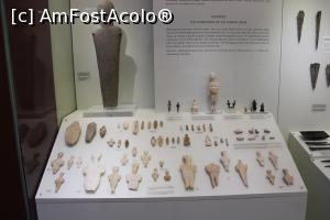 [P08] Heraklion, Muzeul de Arheologie, Figurinele cicladice, figurine umane din piatră sau os, forma lor variază de la o abstractizare extremă la una mai reală, 2600-2300 î.Hr. » foto by mprofeanu
 - 
<span class="allrVoted glyphicon glyphicon-heart hidden" id="av1285930"></span>
<a class="m-l-10 hidden" id="sv1285930" onclick="voting_Foto_DelVot(,1285930,26337)" role="button">șterge vot <span class="glyphicon glyphicon-remove"></span></a>
<a id="v91285930" class=" c-red"  onclick="voting_Foto_SetVot(1285930)" role="button"><span class="glyphicon glyphicon-heart-empty"></span> <b>LIKE</b> = Votează poza</a> <img class="hidden"  id="f1285930W9" src="/imagini/loader.gif" border="0" /><span class="AjErrMes hidden" id="e1285930ErM"></span>