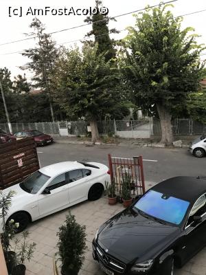 [P22] Priviți gardul de vis-a-vis. V-am spus că zona e una rurală » foto by krisstinna
 - 
<span class="allrVoted glyphicon glyphicon-heart hidden" id="av1190438"></span>
<a class="m-l-10 hidden" id="sv1190438" onclick="voting_Foto_DelVot(,1190438,26573)" role="button">șterge vot <span class="glyphicon glyphicon-remove"></span></a>
<a id="v91190438" class=" c-red"  onclick="voting_Foto_SetVot(1190438)" role="button"><span class="glyphicon glyphicon-heart-empty"></span> <b>LIKE</b> = Votează poza</a> <img class="hidden"  id="f1190438W9" src="/imagini/loader.gif" border="0" /><span class="AjErrMes hidden" id="e1190438ErM"></span>