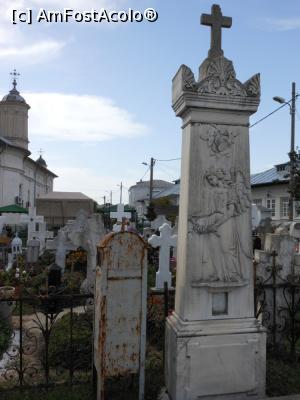 [P19] Mănăstirea Pasărea - În cimitir, monument funerar. » foto by iulianic
 - 
<span class="allrVoted glyphicon glyphicon-heart hidden" id="av1214497"></span>
<a class="m-l-10 hidden" id="sv1214497" onclick="voting_Foto_DelVot(,1214497,26720)" role="button">șterge vot <span class="glyphicon glyphicon-remove"></span></a>
<a id="v91214497" class=" c-red"  onclick="voting_Foto_SetVot(1214497)" role="button"><span class="glyphicon glyphicon-heart-empty"></span> <b>LIKE</b> = Votează poza</a> <img class="hidden"  id="f1214497W9" src="/imagini/loader.gif" border="0" /><span class="AjErrMes hidden" id="e1214497ErM"></span>