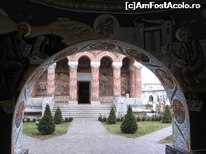 [P03] Intrăm în cea de-a doua curte - se zărește biserica - Mănăstirea Samurcășești.  » foto by tata123 🔱
 - 
<span class="allrVoted glyphicon glyphicon-heart hidden" id="av616282"></span>
<a class="m-l-10 hidden" id="sv616282" onclick="voting_Foto_DelVot(,616282,26723)" role="button">șterge vot <span class="glyphicon glyphicon-remove"></span></a>
<a id="v9616282" class=" c-red"  onclick="voting_Foto_SetVot(616282)" role="button"><span class="glyphicon glyphicon-heart-empty"></span> <b>LIKE</b> = Votează poza</a> <img class="hidden"  id="f616282W9" src="/imagini/loader.gif" border="0" /><span class="AjErrMes hidden" id="e616282ErM"></span>