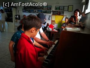[P28] Improvizații la pianină la... clubul de echitație » foto by crismis
 - 
<span class="allrVoted glyphicon glyphicon-heart hidden" id="av1233974"></span>
<a class="m-l-10 hidden" id="sv1233974" onclick="voting_Foto_DelVot(,1233974,26760)" role="button">șterge vot <span class="glyphicon glyphicon-remove"></span></a>
<a id="v91233974" class=" c-red"  onclick="voting_Foto_SetVot(1233974)" role="button"><span class="glyphicon glyphicon-heart-empty"></span> <b>LIKE</b> = Votează poza</a> <img class="hidden"  id="f1233974W9" src="/imagini/loader.gif" border="0" /><span class="AjErrMes hidden" id="e1233974ErM"></span>