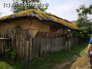 [P71] Ghidul nostru povestindu-ne despre modul tradițional de a construi case în Deltă » foto by crismis
 - 
<span class="allrVoted glyphicon glyphicon-heart hidden" id="av1234017"></span>
<a class="m-l-10 hidden" id="sv1234017" onclick="voting_Foto_DelVot(,1234017,26760)" role="button">șterge vot <span class="glyphicon glyphicon-remove"></span></a>
<a id="v91234017" class=" c-red"  onclick="voting_Foto_SetVot(1234017)" role="button"><span class="glyphicon glyphicon-heart-empty"></span> <b>LIKE</b> = Votează poza</a> <img class="hidden"  id="f1234017W9" src="/imagini/loader.gif" border="0" /><span class="AjErrMes hidden" id="e1234017ErM"></span>
