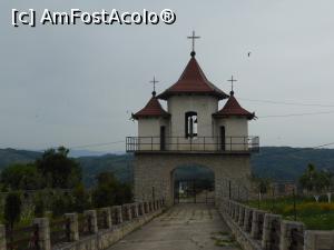 [P21] Mănăstirea Ștefan cel Mare - Slănic Moldova. Clopotnița, vedere din curtea interioară. » foto by iulianic
 - 
<span class="allrVoted glyphicon glyphicon-heart hidden" id="av1229105"></span>
<a class="m-l-10 hidden" id="sv1229105" onclick="voting_Foto_DelVot(,1229105,26853)" role="button">șterge vot <span class="glyphicon glyphicon-remove"></span></a>
<a id="v91229105" class=" c-red"  onclick="voting_Foto_SetVot(1229105)" role="button"><span class="glyphicon glyphicon-heart-empty"></span> <b>LIKE</b> = Votează poza</a> <img class="hidden"  id="f1229105W9" src="/imagini/loader.gif" border="0" /><span class="AjErrMes hidden" id="e1229105ErM"></span>