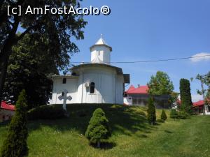 [P03] Mănăstirea Sihastru - Biserica, vedere dinspre est. » foto by iulianic
 - 
<span class="allrVoted glyphicon glyphicon-heart hidden" id="av1232104"></span>
<a class="m-l-10 hidden" id="sv1232104" onclick="voting_Foto_DelVot(,1232104,26872)" role="button">șterge vot <span class="glyphicon glyphicon-remove"></span></a>
<a id="v91232104" class=" c-red"  onclick="voting_Foto_SetVot(1232104)" role="button"><span class="glyphicon glyphicon-heart-empty"></span> <b>LIKE</b> = Votează poza</a> <img class="hidden"  id="f1232104W9" src="/imagini/loader.gif" border="0" /><span class="AjErrMes hidden" id="e1232104ErM"></span>