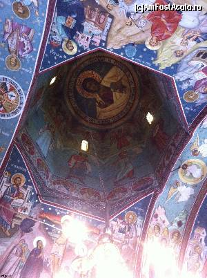 [P17] Pictura de pe interior din turla din fața Altarului » foto by Yersinia Pestis
 - 
<span class="allrVoted glyphicon glyphicon-heart hidden" id="av602245"></span>
<a class="m-l-10 hidden" id="sv602245" onclick="voting_Foto_DelVot(,602245,26872)" role="button">șterge vot <span class="glyphicon glyphicon-remove"></span></a>
<a id="v9602245" class=" c-red"  onclick="voting_Foto_SetVot(602245)" role="button"><span class="glyphicon glyphicon-heart-empty"></span> <b>LIKE</b> = Votează poza</a> <img class="hidden"  id="f602245W9" src="/imagini/loader.gif" border="0" /><span class="AjErrMes hidden" id="e602245ErM"></span>
