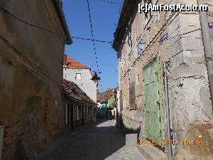 [P47] Strada îngustă și pietruită face legătura între Piața Aurarilor și strada 9 Mai, considerată cea mai veche din Sibiu.  » foto by Rodel
 - 
<span class="allrVoted glyphicon glyphicon-heart hidden" id="av606662"></span>
<a class="m-l-10 hidden" id="sv606662" onclick="voting_Foto_DelVot(,606662,27170)" role="button">șterge vot <span class="glyphicon glyphicon-remove"></span></a>
<a id="v9606662" class=" c-red"  onclick="voting_Foto_SetVot(606662)" role="button"><span class="glyphicon glyphicon-heart-empty"></span> <b>LIKE</b> = Votează poza</a> <img class="hidden"  id="f606662W9" src="/imagini/loader.gif" border="0" /><span class="AjErrMes hidden" id="e606662ErM"></span>