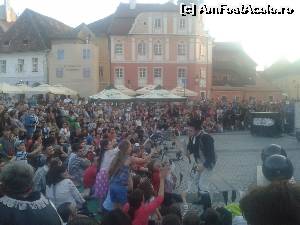 [P21] Spectacol de teatru in aer liber, in Piata Mare din Sibiu » foto by dorgo
 - 
<span class="allrVoted glyphicon glyphicon-heart hidden" id="av521197"></span>
<a class="m-l-10 hidden" id="sv521197" onclick="voting_Foto_DelVot(,521197,27170)" role="button">șterge vot <span class="glyphicon glyphicon-remove"></span></a>
<a id="v9521197" class=" c-red"  onclick="voting_Foto_SetVot(521197)" role="button"><span class="glyphicon glyphicon-heart-empty"></span> <b>LIKE</b> = Votează poza</a> <img class="hidden"  id="f521197W9" src="/imagini/loader.gif" border="0" /><span class="AjErrMes hidden" id="e521197ErM"></span>