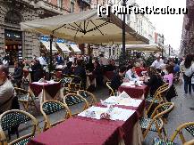 [P01] Milano: mergând spre Castello Sforzesco, facem cu greu față tentantelor oferte culinare de pe Via Dante » foto by mariana.olaru
 - 
<span class="allrVoted glyphicon glyphicon-heart hidden" id="av335533"></span>
<a class="m-l-10 hidden" id="sv335533" onclick="voting_Foto_DelVot(,335533,27191)" role="button">șterge vot <span class="glyphicon glyphicon-remove"></span></a>
<a id="v9335533" class=" c-red"  onclick="voting_Foto_SetVot(335533)" role="button"><span class="glyphicon glyphicon-heart-empty"></span> <b>LIKE</b> = Votează poza</a> <img class="hidden"  id="f335533W9" src="/imagini/loader.gif" border="0" /><span class="AjErrMes hidden" id="e335533ErM"></span>