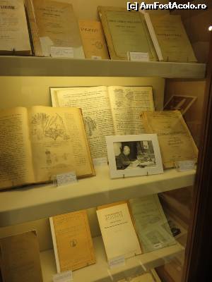 [P25] Vitrine tematice - manuale și cărți de specialitate.  » foto by tata123 🔱
 - 
<span class="allrVoted glyphicon glyphicon-heart hidden" id="av672982"></span>
<a class="m-l-10 hidden" id="sv672982" onclick="voting_Foto_DelVot(,672982,27230)" role="button">șterge vot <span class="glyphicon glyphicon-remove"></span></a>
<a id="v9672982" class=" c-red"  onclick="voting_Foto_SetVot(672982)" role="button"><span class="glyphicon glyphicon-heart-empty"></span> <b>LIKE</b> = Votează poza</a> <img class="hidden"  id="f672982W9" src="/imagini/loader.gif" border="0" /><span class="AjErrMes hidden" id="e672982ErM"></span>