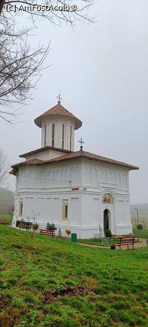 [P14] Biserica mănăstirii Coșoteni. » foto by tata123 🔱
 - 
<span class="allrVoted glyphicon glyphicon-heart hidden" id="av1511902"></span>
<a class="m-l-10 hidden" id="sv1511902" onclick="voting_Foto_DelVot(,1511902,27275)" role="button">șterge vot <span class="glyphicon glyphicon-remove"></span></a>
<a id="v91511902" class=" c-red"  onclick="voting_Foto_SetVot(1511902)" role="button"><span class="glyphicon glyphicon-heart-empty"></span> <b>LIKE</b> = Votează poza</a> <img class="hidden"  id="f1511902W9" src="/imagini/loader.gif" border="0" /><span class="AjErrMes hidden" id="e1511902ErM"></span>