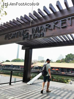 [P55] Pettah Floating Market » foto by cata2106
 - 
<span class="allrVoted glyphicon glyphicon-heart hidden" id="av1284611"></span>
<a class="m-l-10 hidden" id="sv1284611" onclick="voting_Foto_DelVot(,1284611,27382)" role="button">șterge vot <span class="glyphicon glyphicon-remove"></span></a>
<a id="v91284611" class=" c-red"  onclick="voting_Foto_SetVot(1284611)" role="button"><span class="glyphicon glyphicon-heart-empty"></span> <b>LIKE</b> = Votează poza</a> <img class="hidden"  id="f1284611W9" src="/imagini/loader.gif" border="0" /><span class="AjErrMes hidden" id="e1284611ErM"></span>